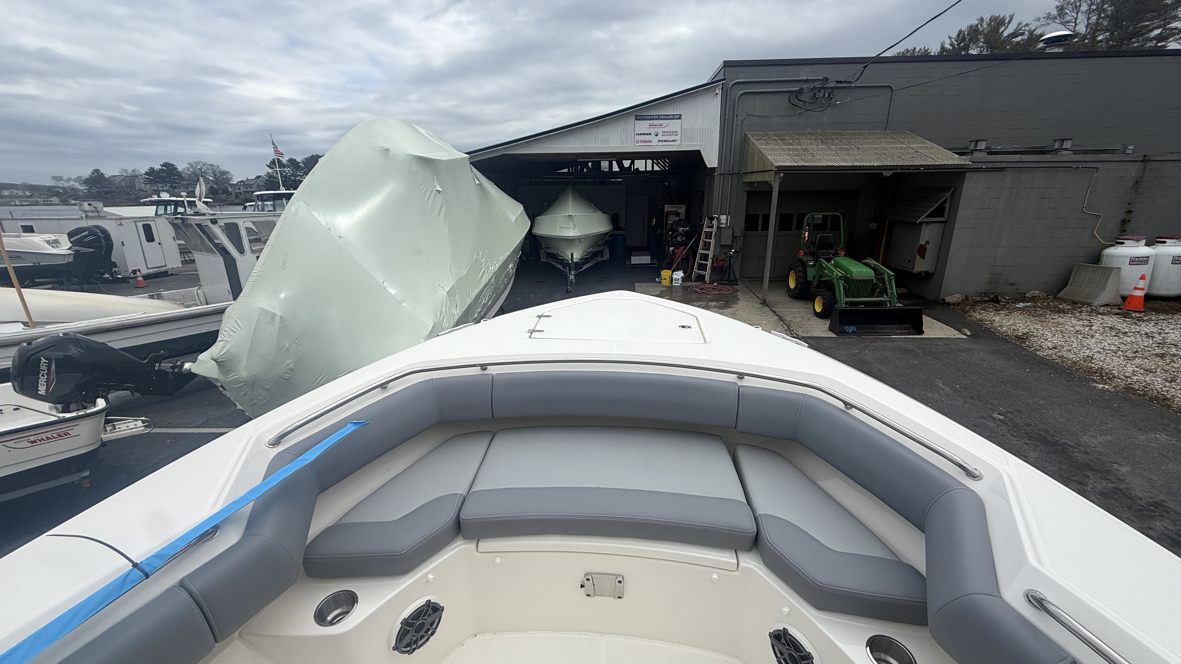2026 Boston Whaler 280 Outrage